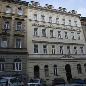 Continents Nearby Main Train And Bus Station Apartament Praga
